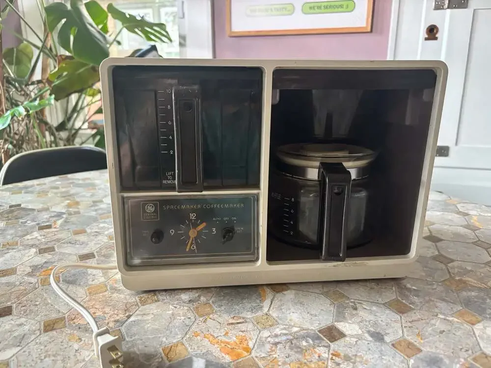 Vintage General Electric Spacemaker Automatic Drip Coffee Maker w/ Analog Clock